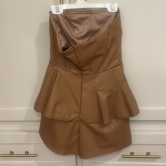 Women’s tan romper S - Picture 4 of 4